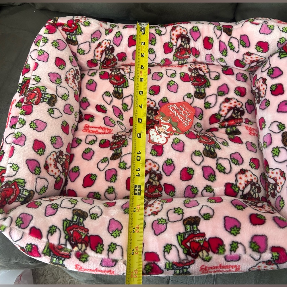 Strawberry Shortcake Pet Bed - Picture 4 of 5